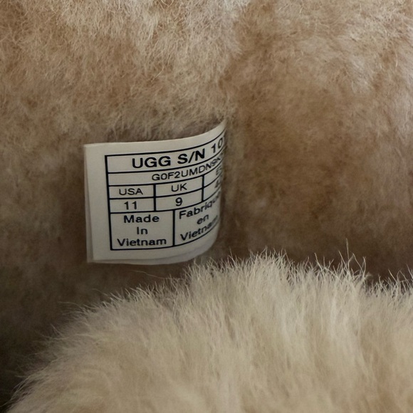 NWB WOMEN’S UGG BAILEY BUTTON TRIPLET II TALL BOOTS SIZE 11 - Picture 9 of 9